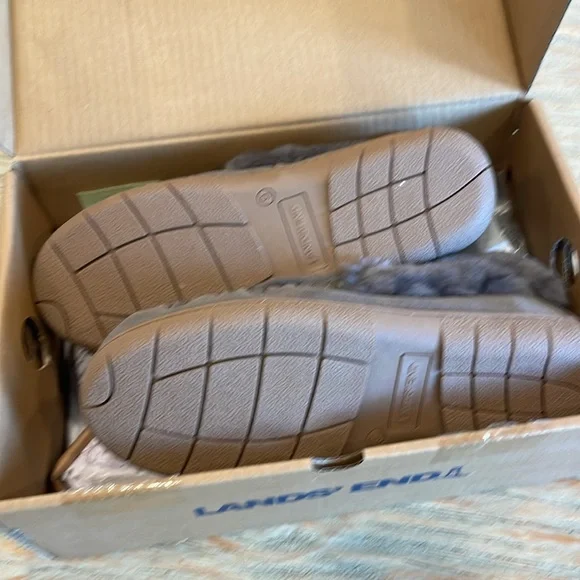 NIB Lands end Suede Shearling moccasin slippers - Picture 3 of 3